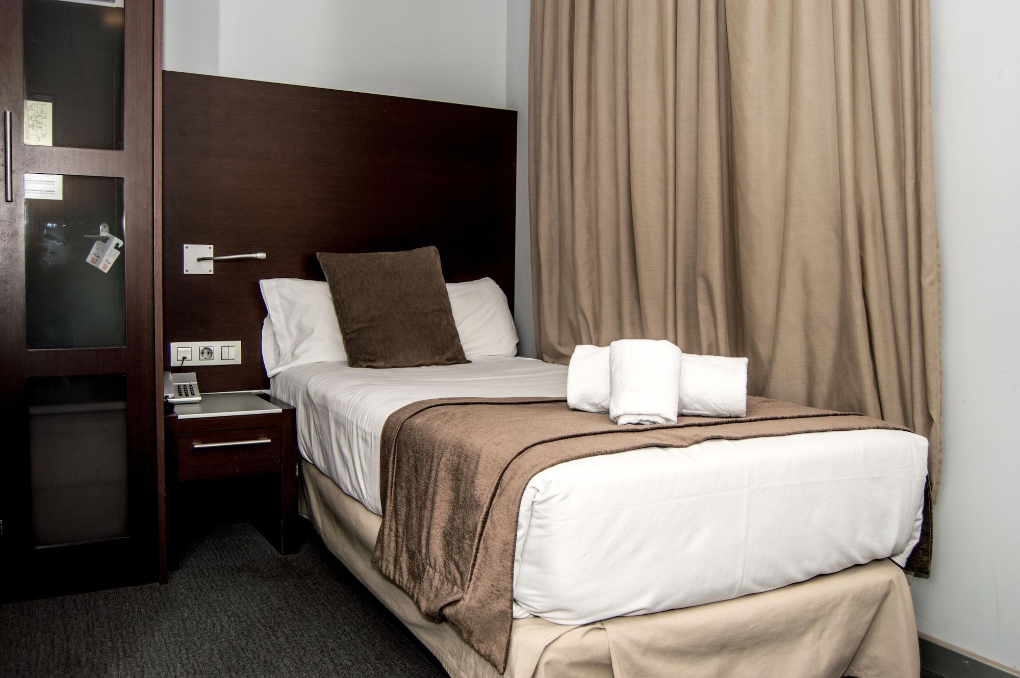 Hotel Madanis Liceo L'Hospitalet de Llobregat Ngoại thất bức ảnh