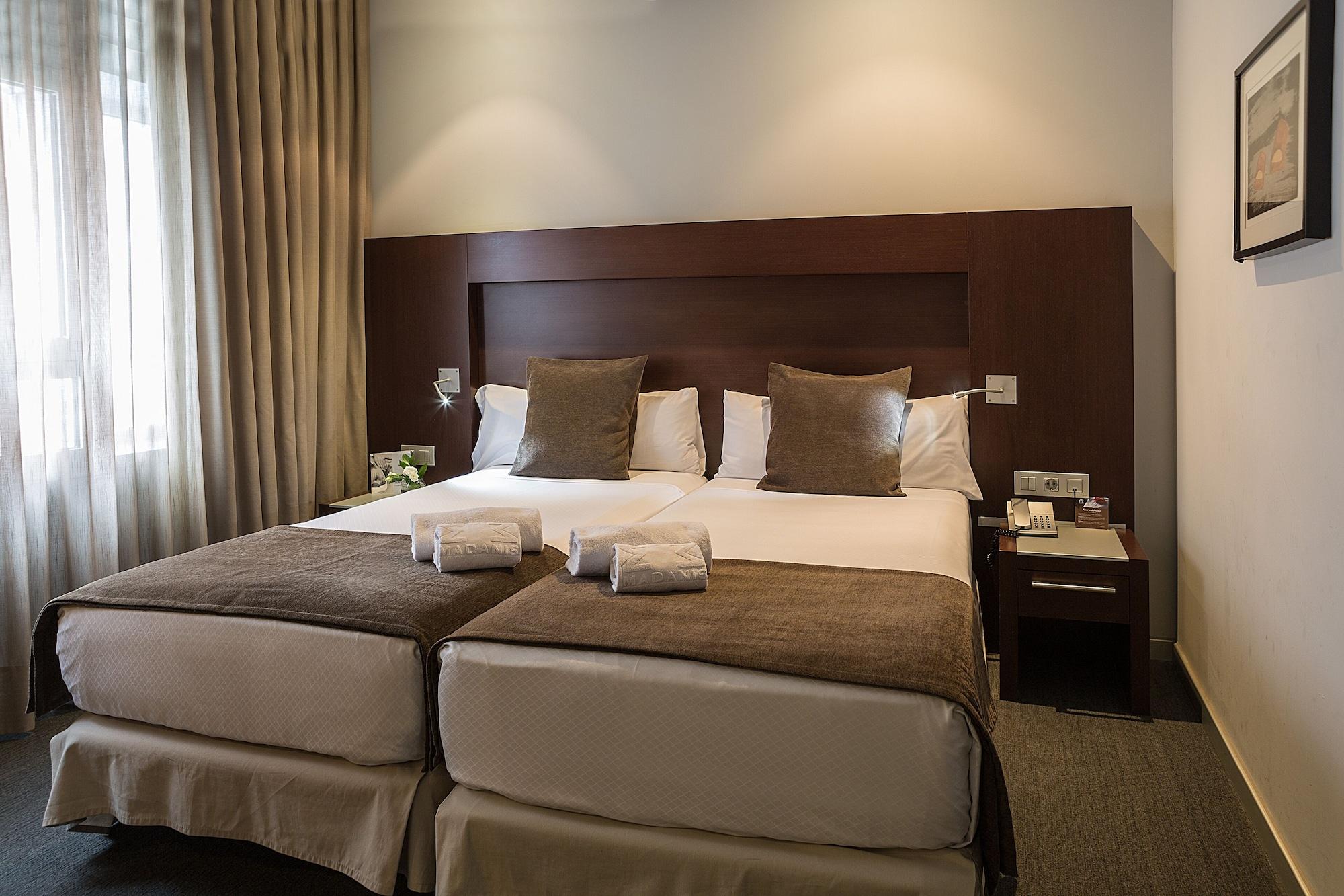 Hotel Madanis Liceo L'Hospitalet de Llobregat Ngoại thất bức ảnh
