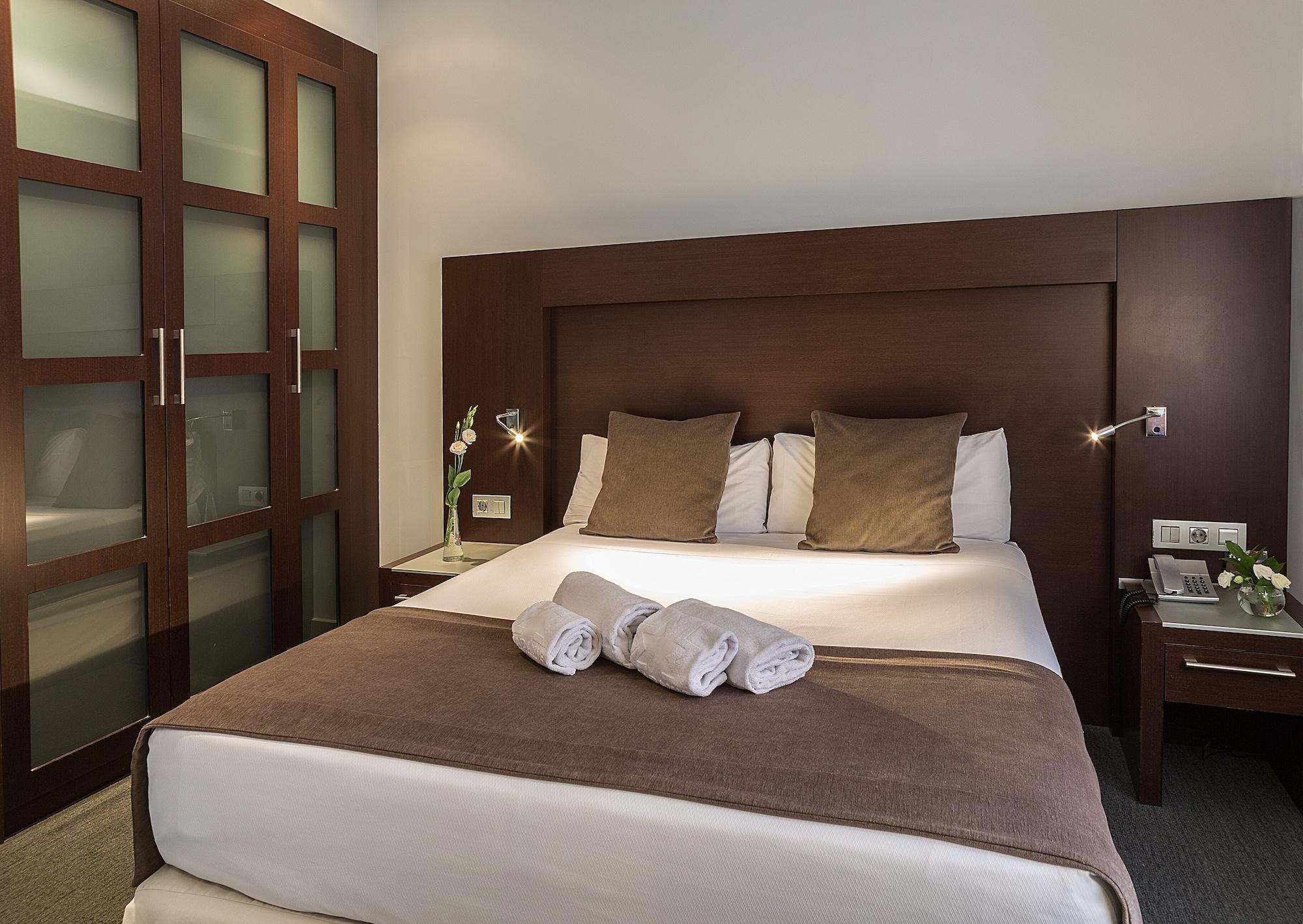 Hotel Madanis Liceo L'Hospitalet de Llobregat Ngoại thất bức ảnh