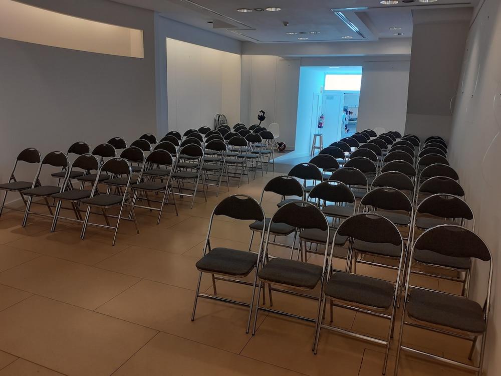 Hotel Madanis Liceo L'Hospitalet de Llobregat Ngoại thất bức ảnh