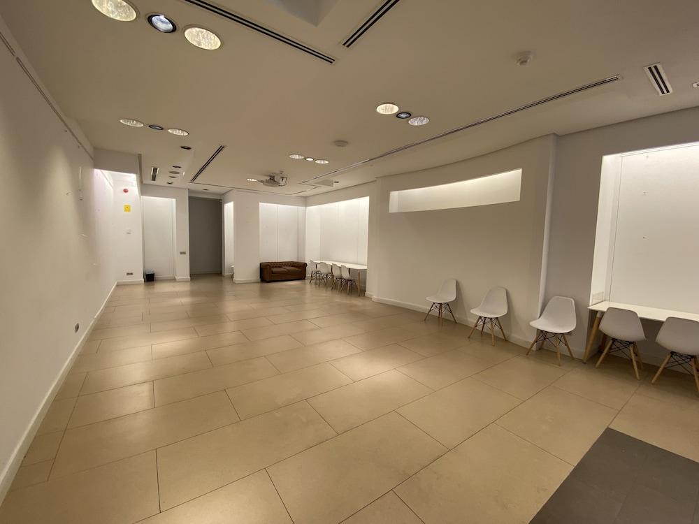 Hotel Madanis Liceo L'Hospitalet de Llobregat Ngoại thất bức ảnh