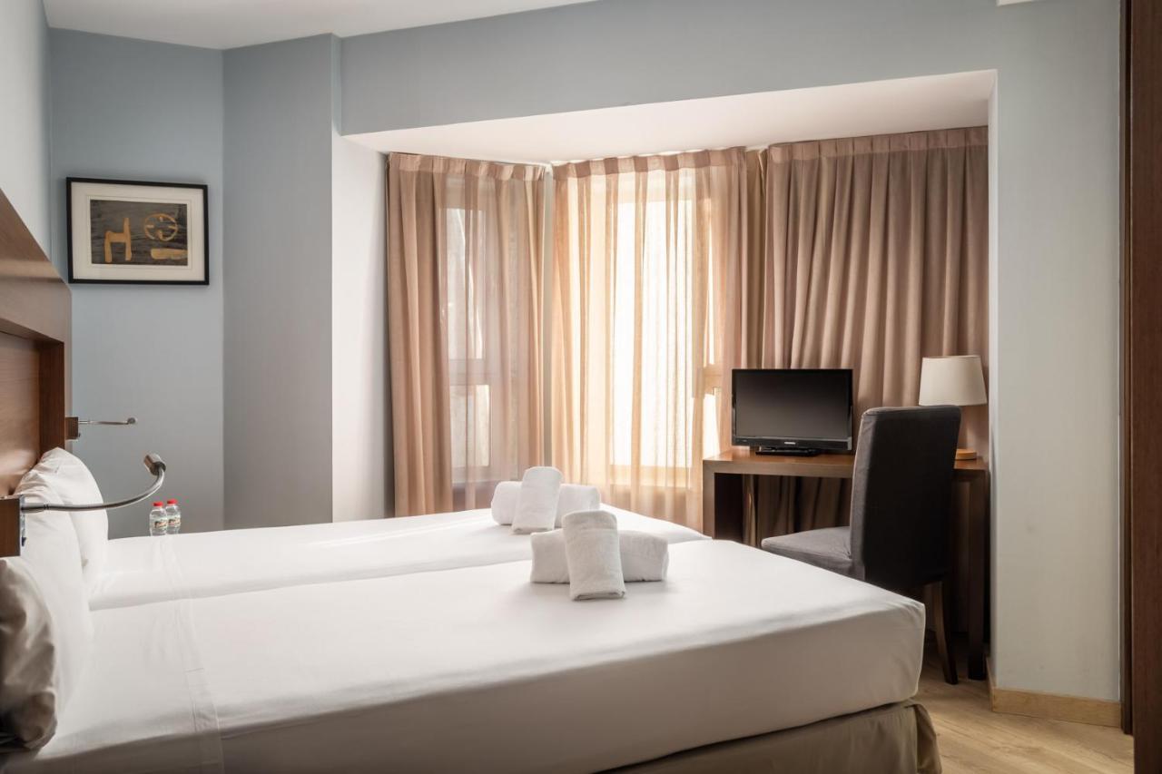 Hotel Madanis Liceo L'Hospitalet de Llobregat Ngoại thất bức ảnh