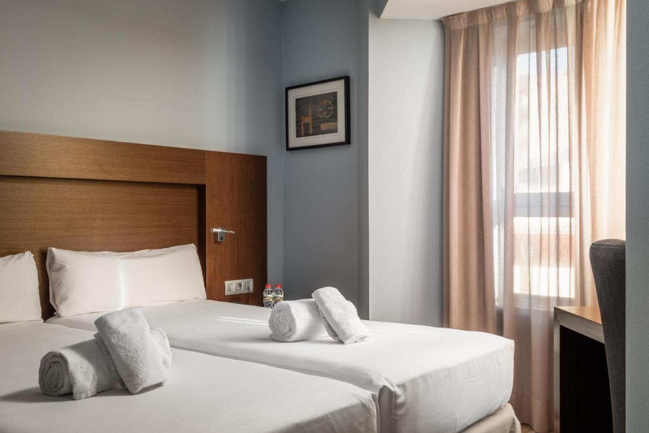 Hotel Madanis Liceo L'Hospitalet de Llobregat Ngoại thất bức ảnh