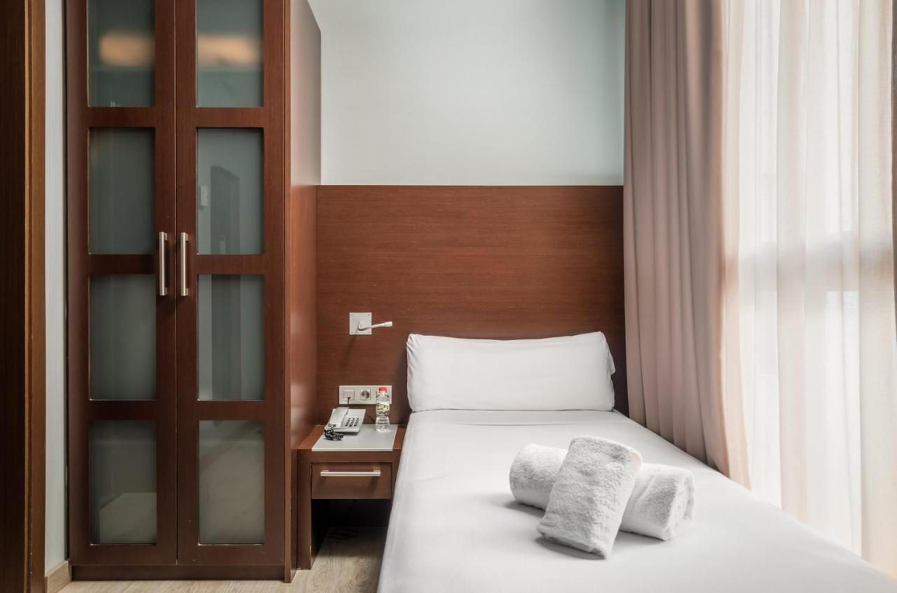 Hotel Madanis Liceo L'Hospitalet de Llobregat Ngoại thất bức ảnh