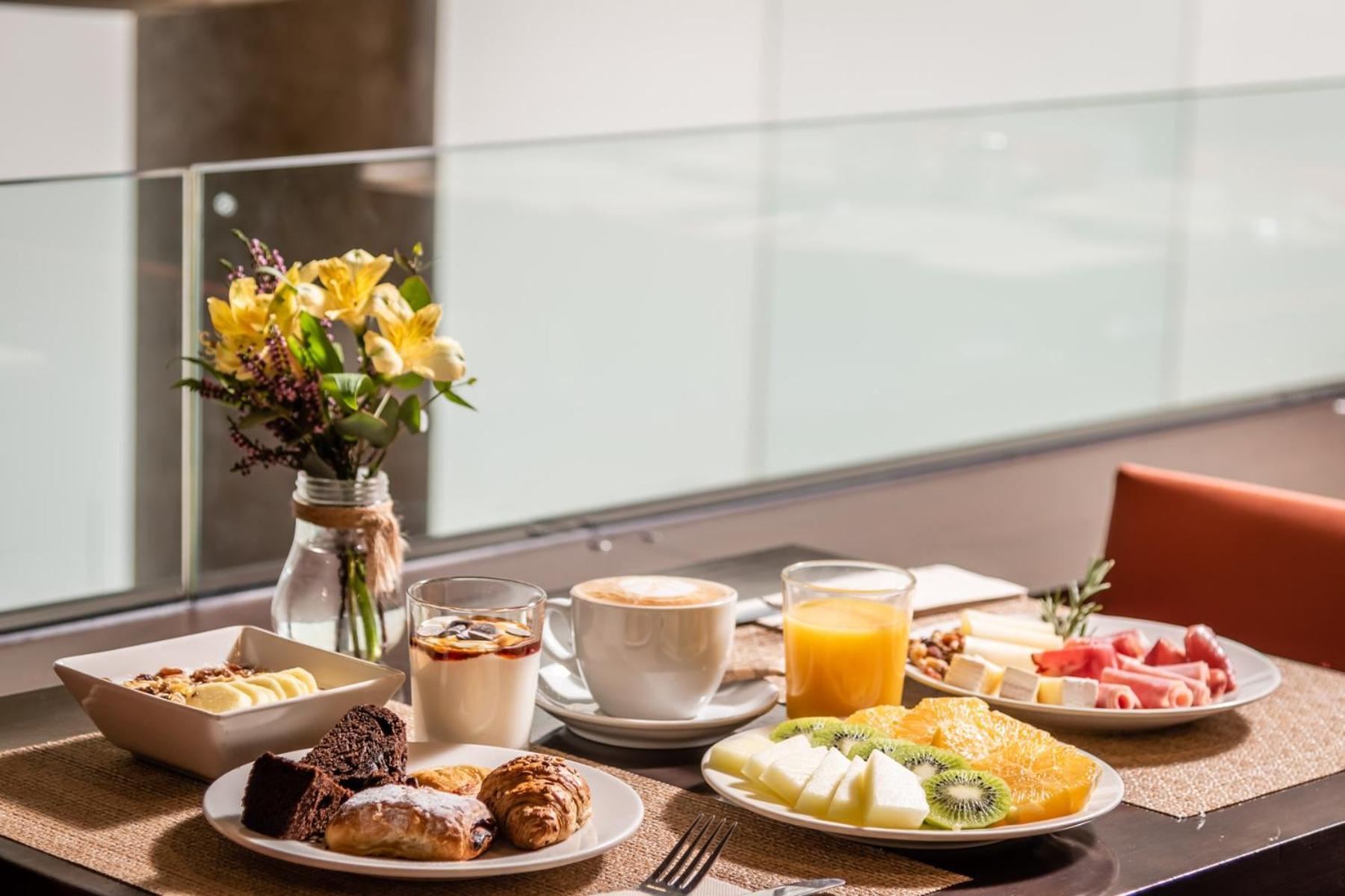 Hotel Madanis Liceo L'Hospitalet de Llobregat Ngoại thất bức ảnh