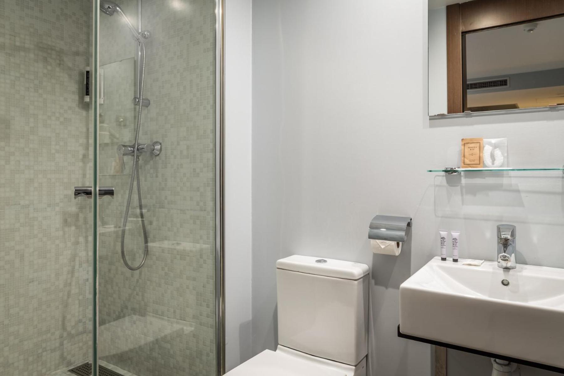 Hotel Madanis Liceo L'Hospitalet de Llobregat Ngoại thất bức ảnh