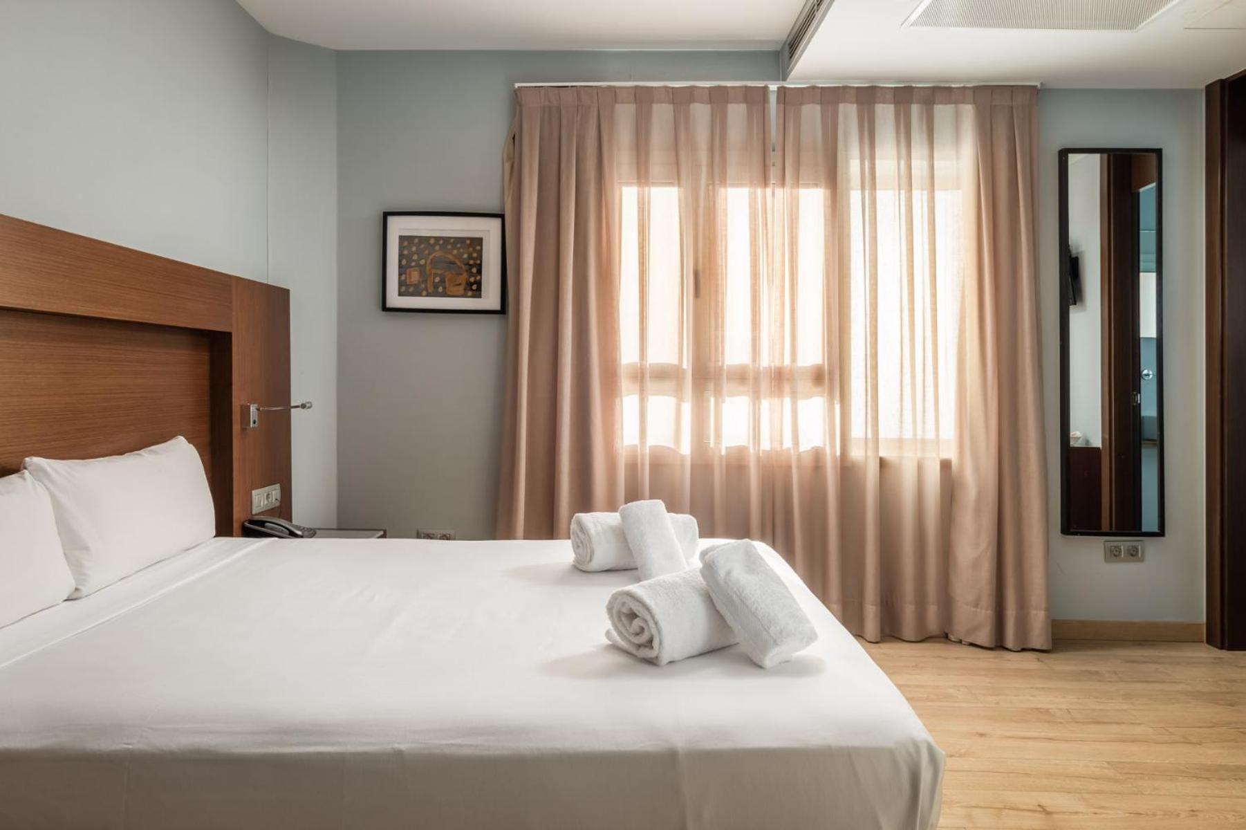 Hotel Madanis Liceo L'Hospitalet de Llobregat Ngoại thất bức ảnh
