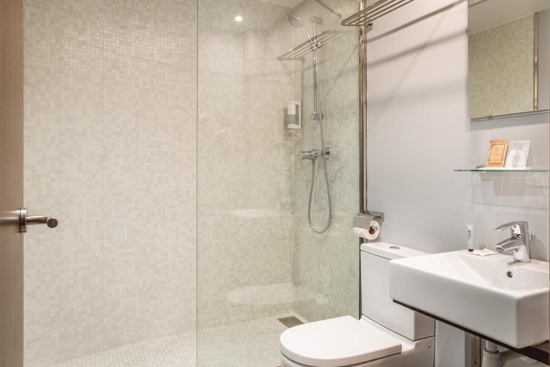 Hotel Madanis Liceo L'Hospitalet de Llobregat Ngoại thất bức ảnh