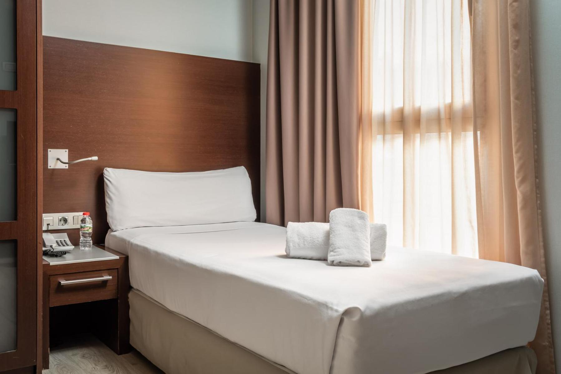 Hotel Madanis Liceo L'Hospitalet de Llobregat Ngoại thất bức ảnh