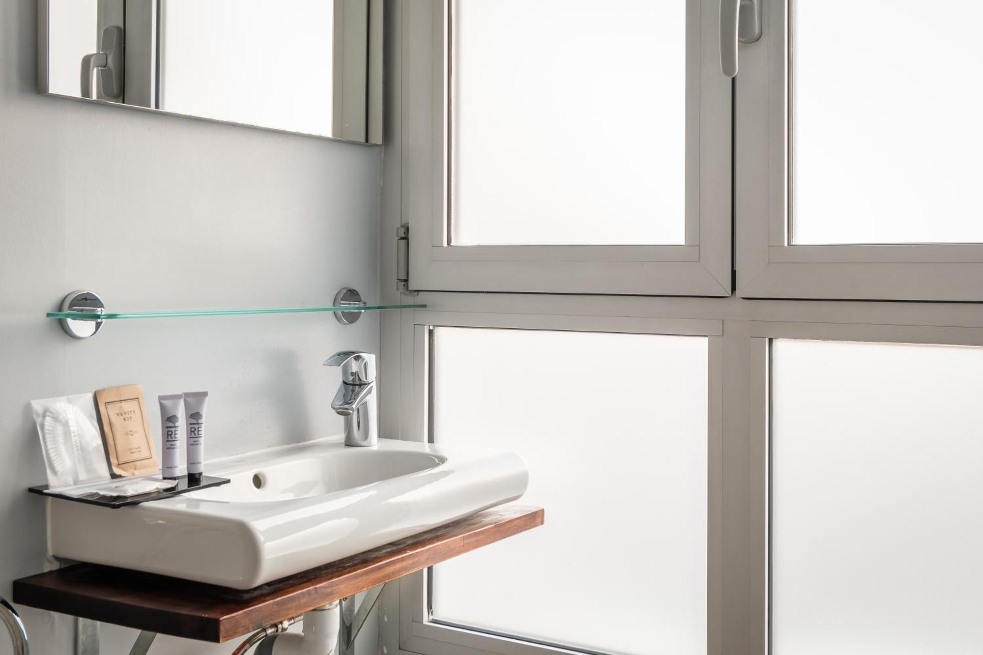 Hotel Madanis Liceo L'Hospitalet de Llobregat Ngoại thất bức ảnh