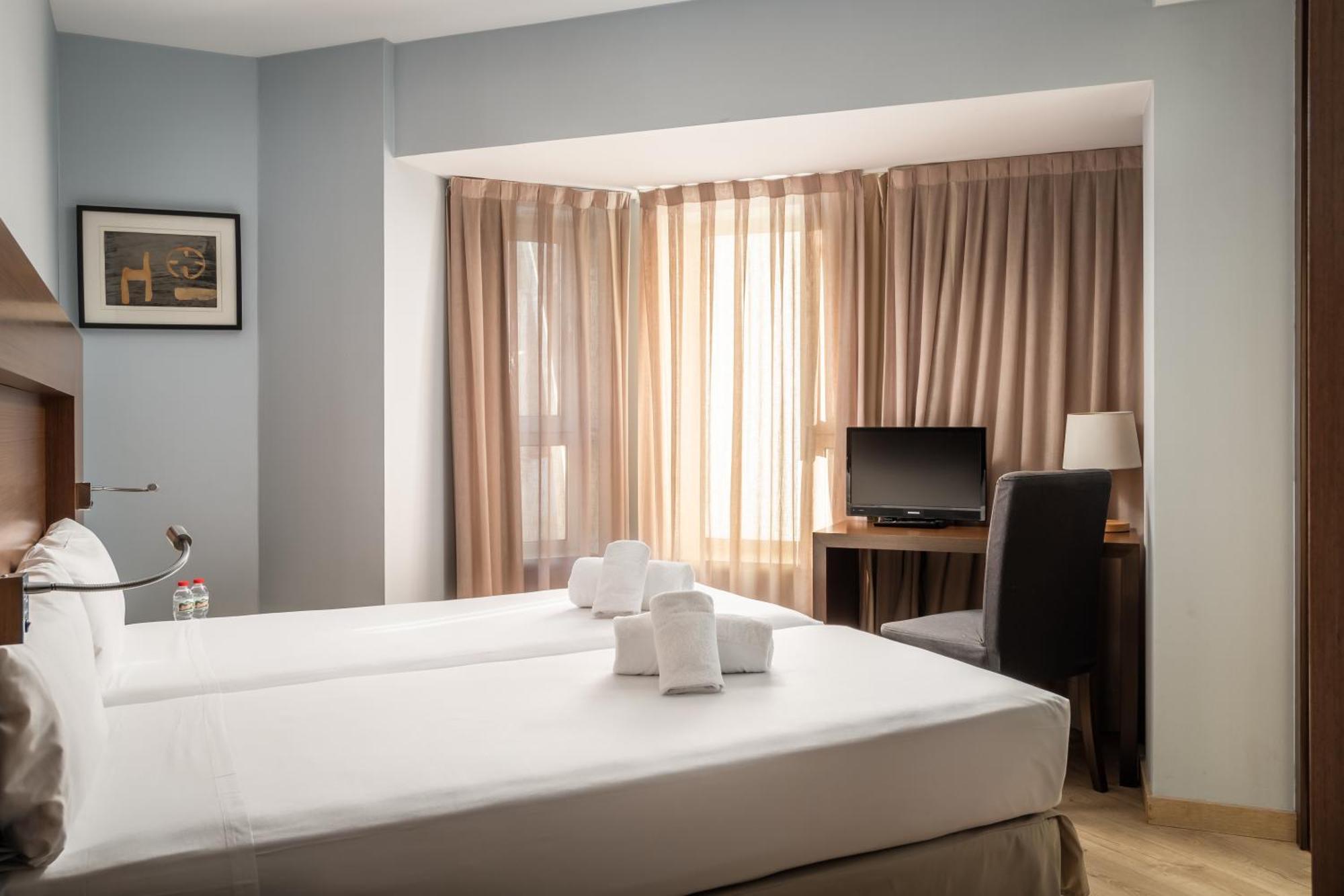 Hotel Madanis Liceo L'Hospitalet de Llobregat Ngoại thất bức ảnh