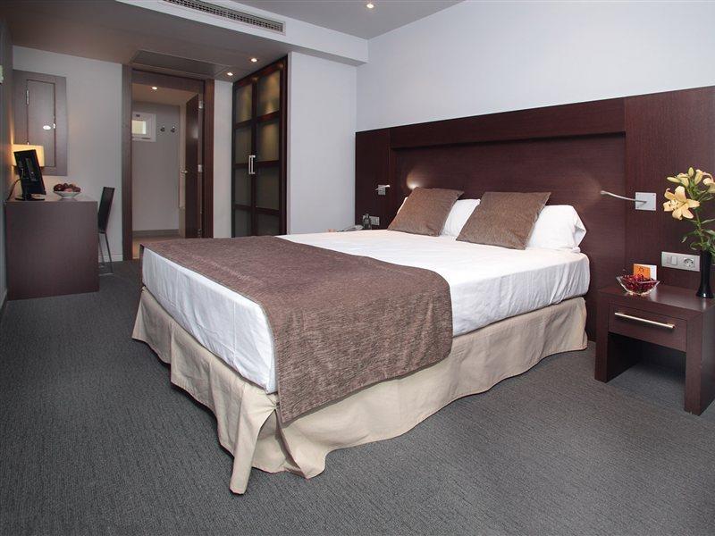 Hotel Madanis Liceo L'Hospitalet de Llobregat Ngoại thất bức ảnh