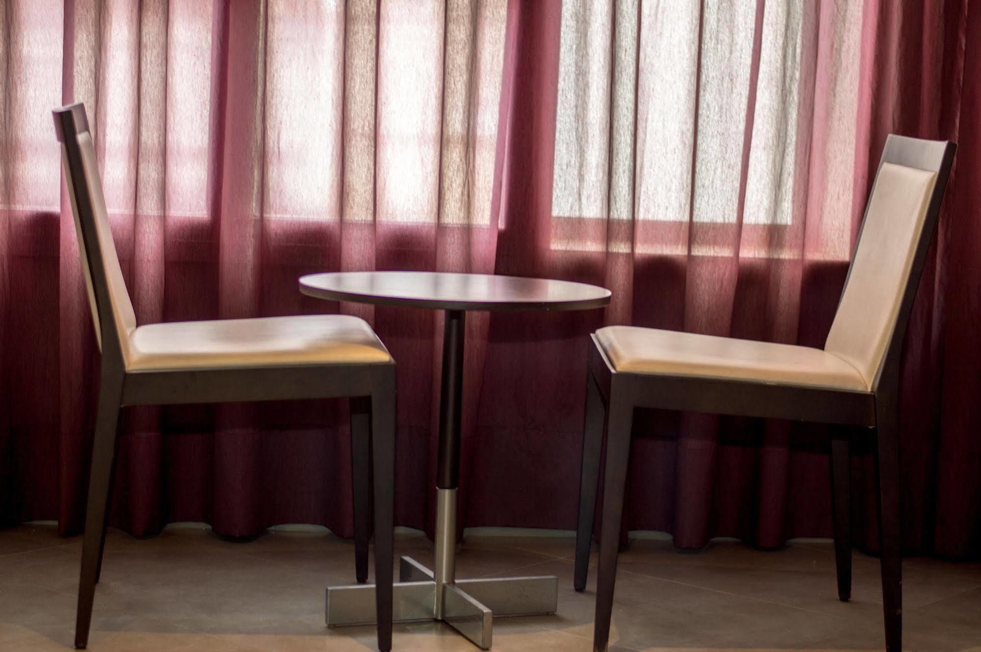 Hotel Madanis Liceo L'Hospitalet de Llobregat Ngoại thất bức ảnh